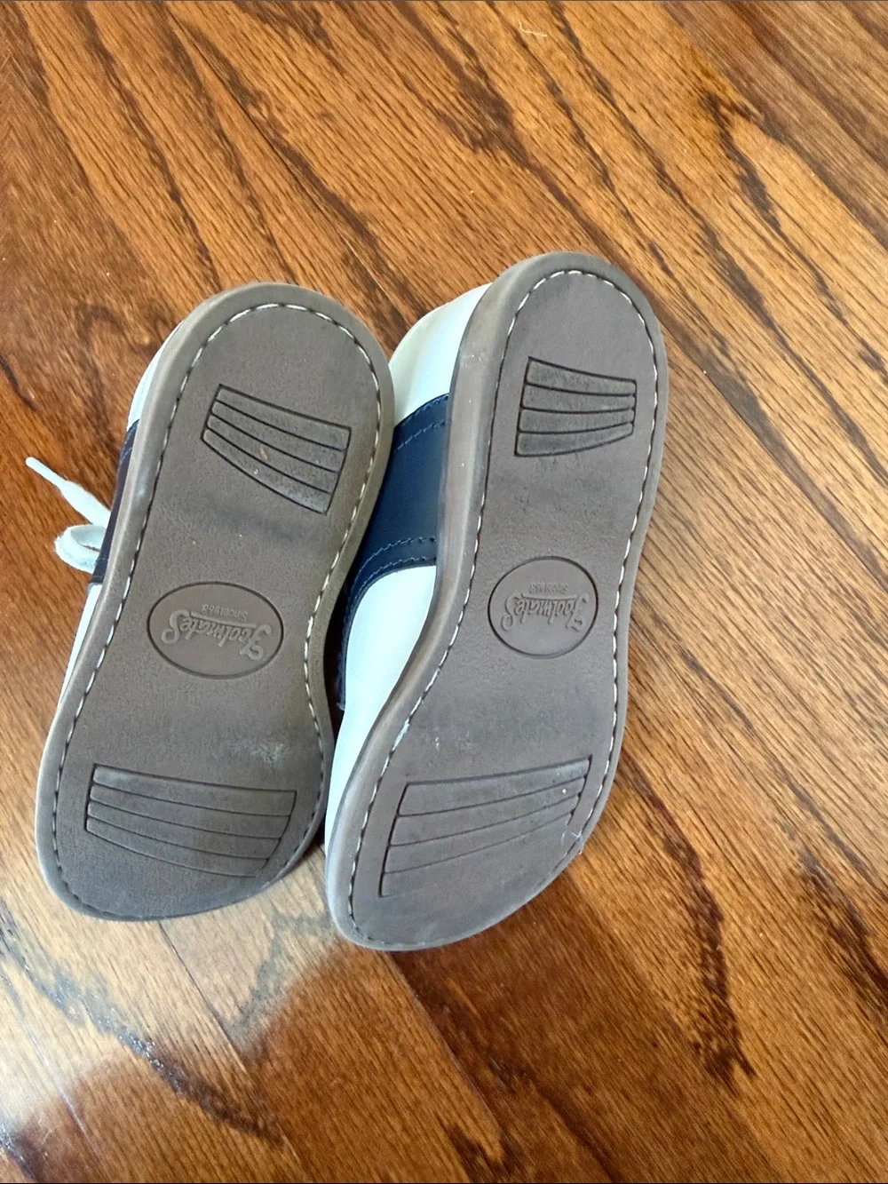 FootMates White and Navy Kids Lace-Up Dress Shoes
